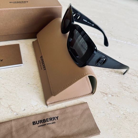 BURBERRY Sunglasses, B4243 3001/87, Authentic with tags - Picture 3 of 11